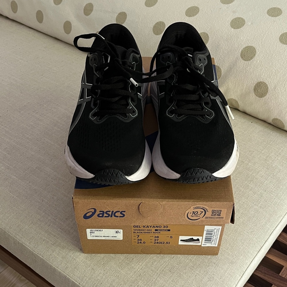 ASICS Gel Black and White Athletic trainers - Picture 11 of 12